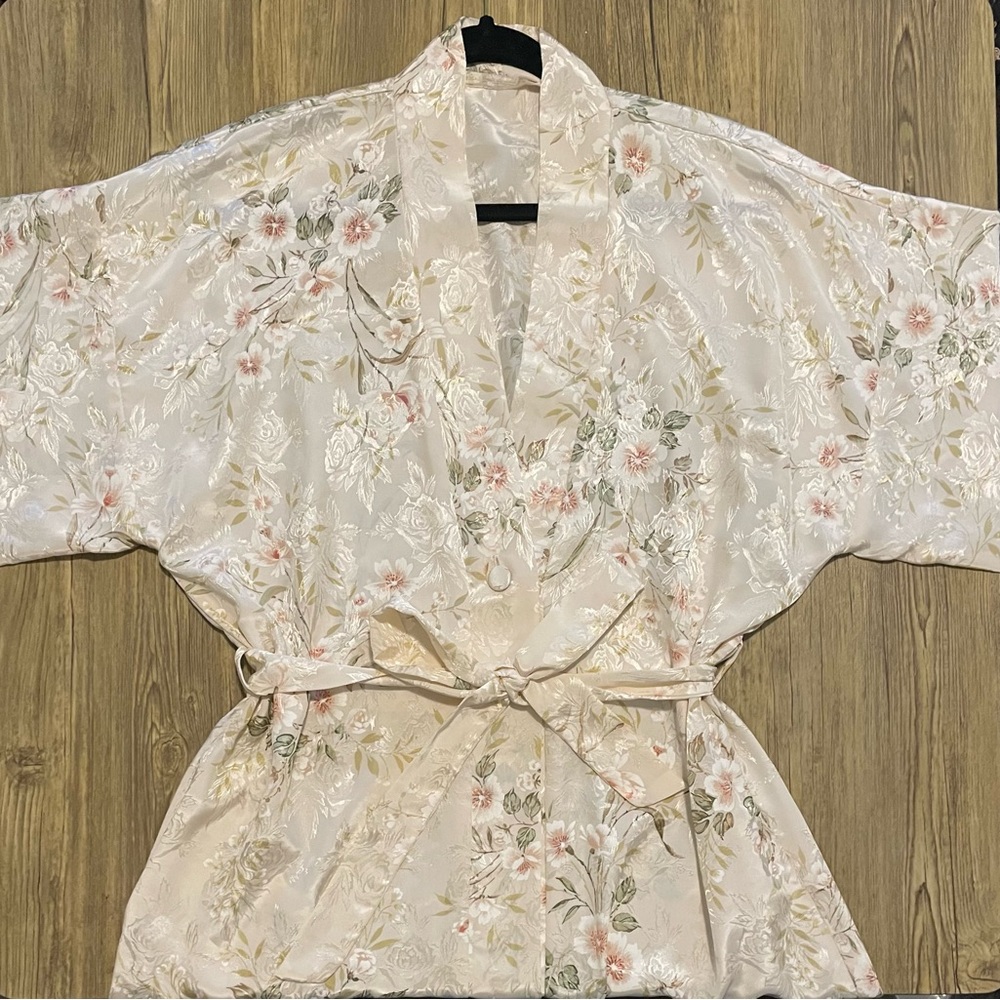 Gorgeous light pink floral silk bathrobe